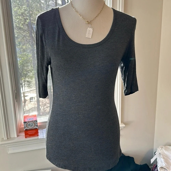 Zenana Outfitters Chico Elbow length Scoopneck Tee, Sie small, Like new - Picture 1 of 6